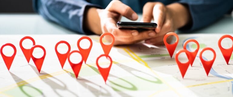 Hiperlocal é trend_ por que monitorar micro-influenciadores e jornais de bairro gera ROI